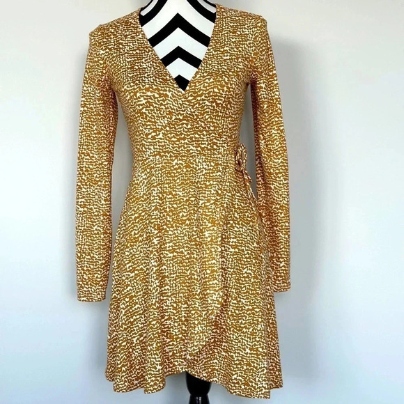 Forever 21 Gold Print Wrap Dress Sz Sm - Picture 1 of 5